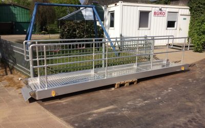 Laufsteg für Klappbrücke